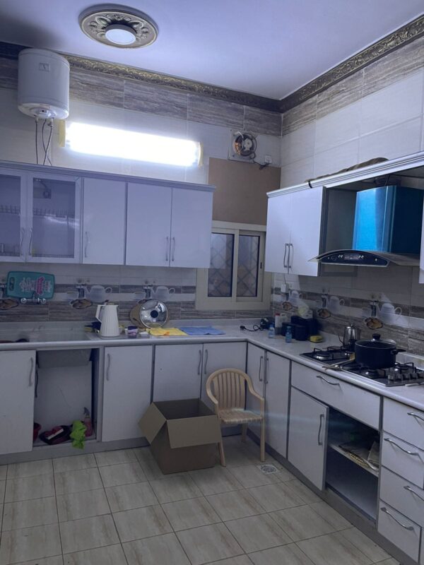 الحاج يشتري أثاثًا مستعملًا في المدينة المنورة ٢٠٣٠.